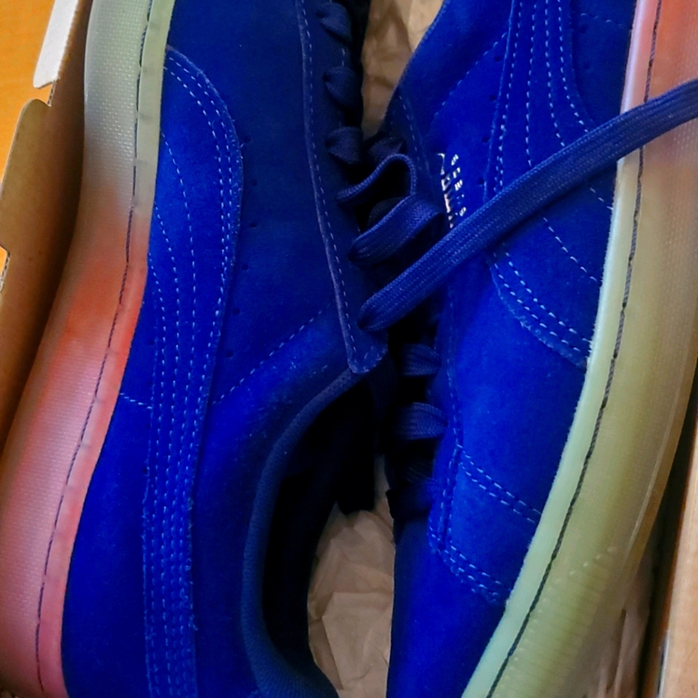 Sneakers